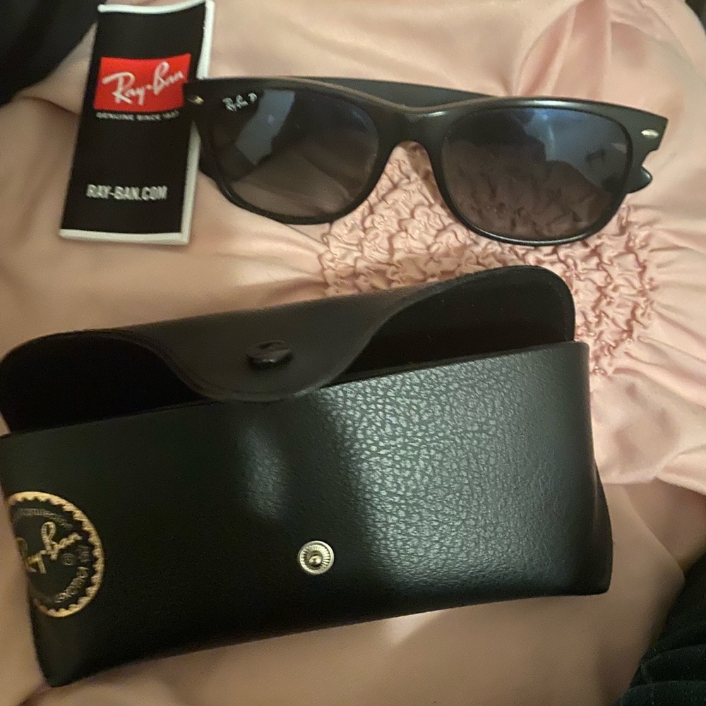Brand new in box never worn RAYBANS black